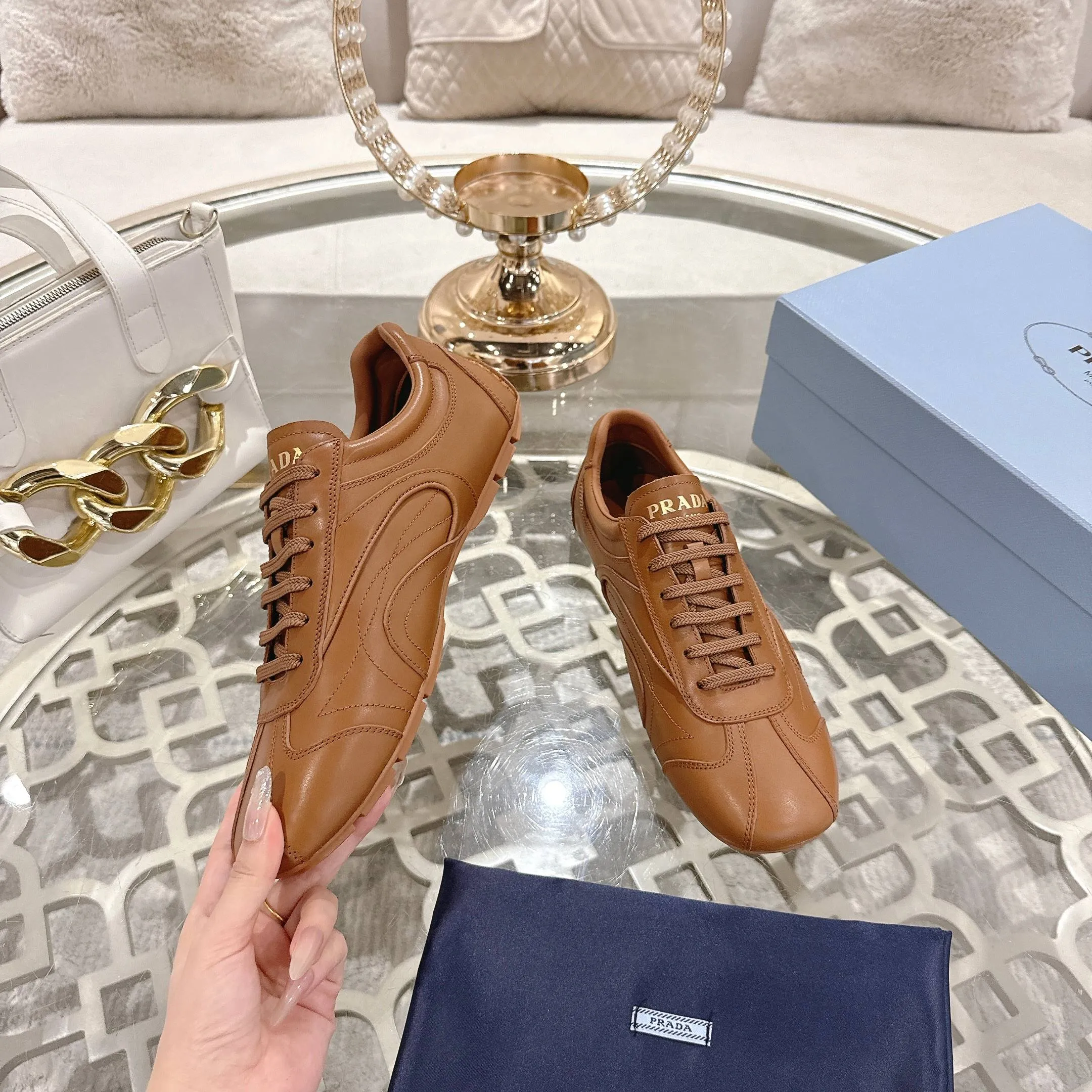 P600. PRADA for couples, casual shoes for couples, originally developed 1:1, made of imported cowhide, silk sheepskin lining, rubber outsole, comfortable and soft on the feet, size for women: 35 to 41. Male 38 to 45
